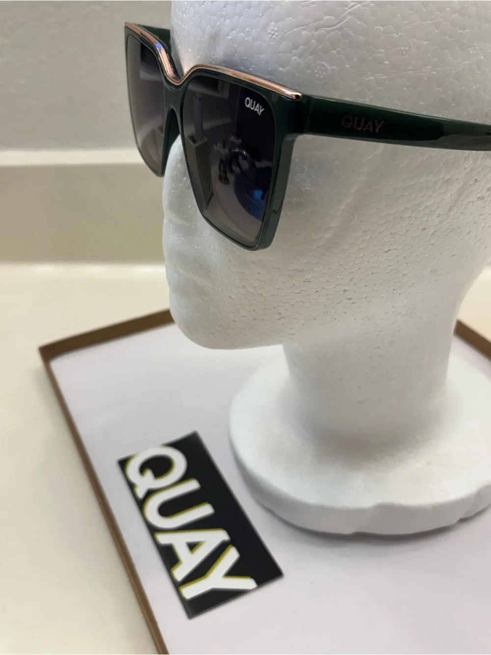 Quay Level Up Oversized Square Sunglasses Green Plastic Frame Gray Polarized